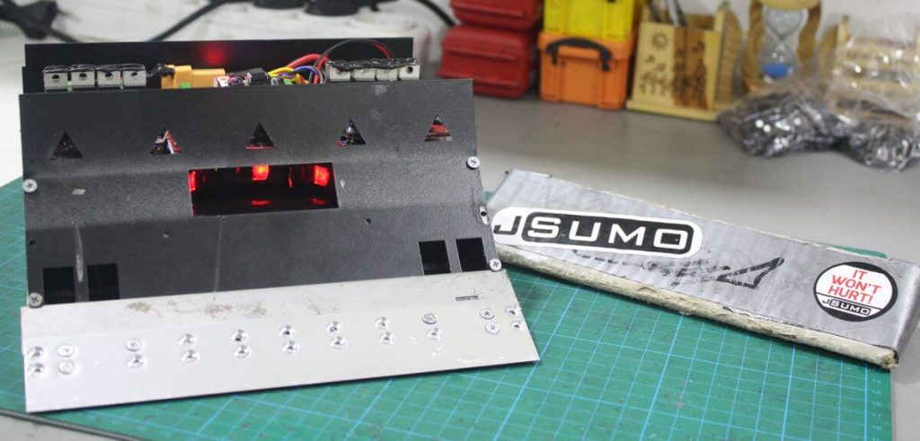 gzero-sumo-robot-front-1024x491.jpg (73 KB)